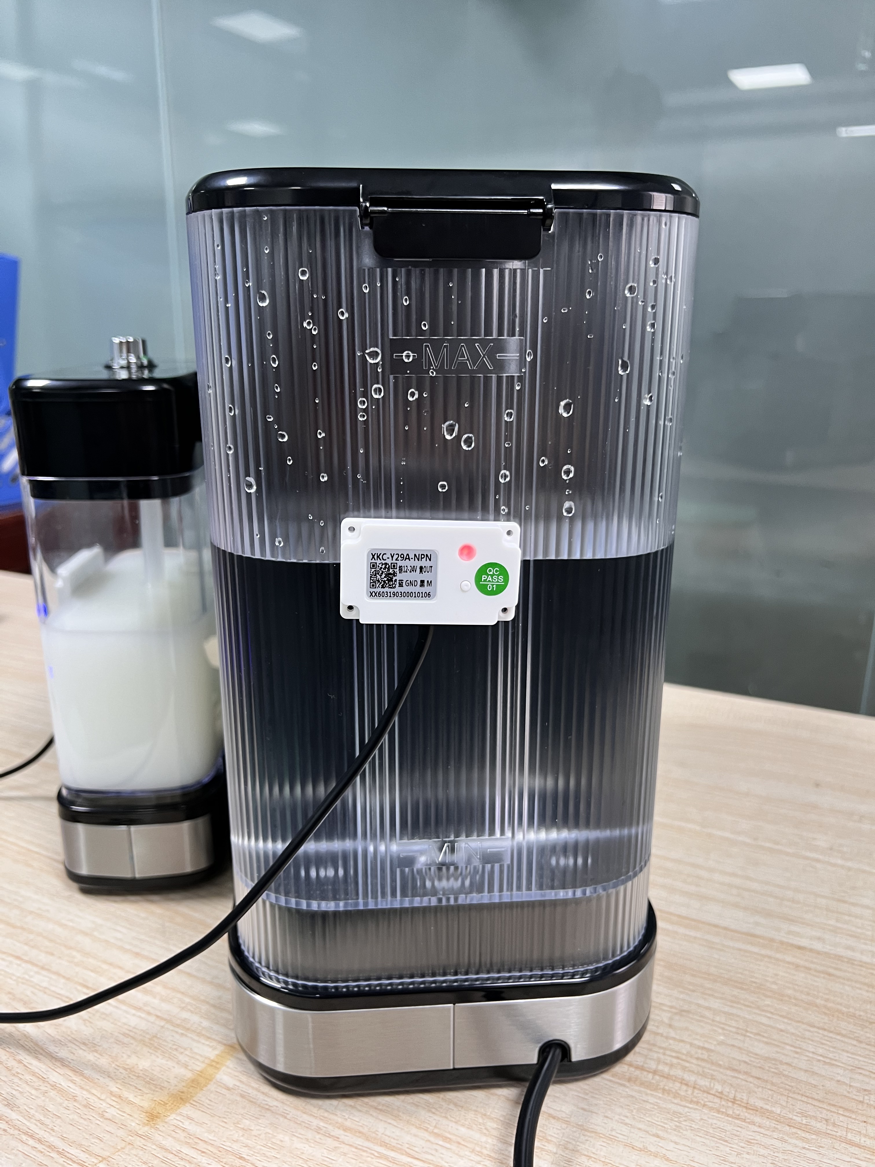 Intelligente Kaffeemaschinen-Level-Reporting an die Cloud? Ber&uuml;hrungsloser kapazitiver Sensor RS485-Uplink